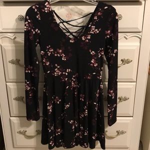 🌺Adorable floral dress with lace-up back